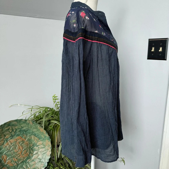 Free‎ People Hearts & Colors Oversized Navy Blouse Sheer Floral Pinstripe small - Picture 4 of 9